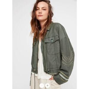 NWOT / Extreme Cropped Military Jacket / oversized xs